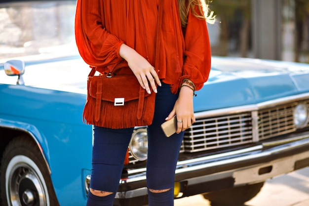 Retro Style Rewind: How the Canvas Messenger Bag Became a Fashion Staple