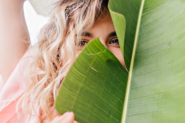 Flawless Makeup That Lasts: Stay Fresh on Your Tropical Getaway